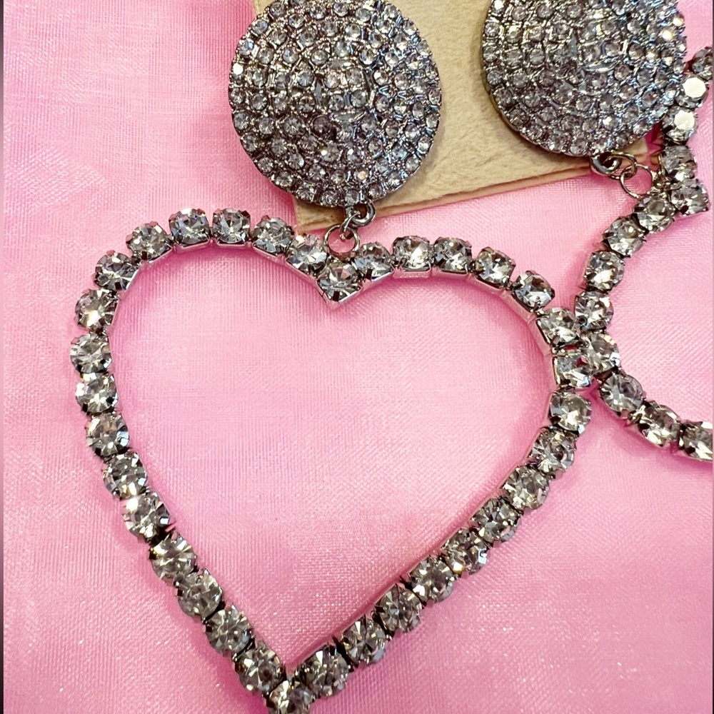KENNETH JAY LANE Crystal Studded Heart Dangle Earrings / Silver Tone & Crystals - Picture 4 of 12